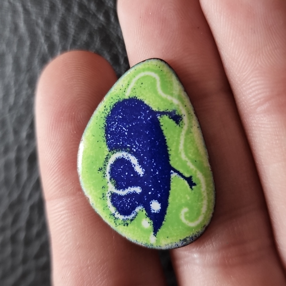 VTG copper & enamel Playbird brooch - Picture 5 of 7